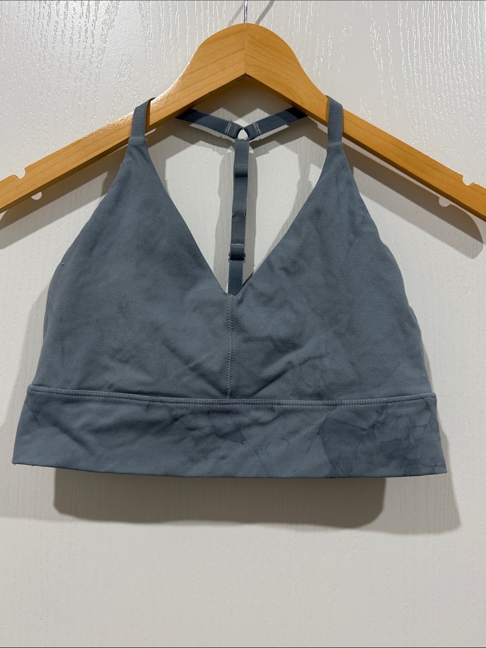 Alphalete Alphalux Wonder Bra with a racerback strap design Slate Blue small
